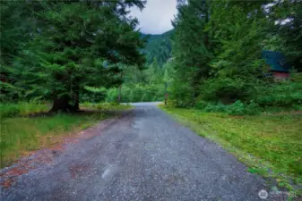Location offers quick (plowed) access to hwy 2 and you can be on the slopes in just minutes!