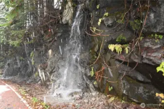 Image along Old Cascade hwy.