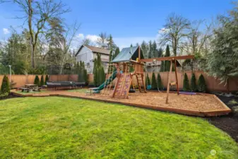 Fantastic fully fence yard with kids play area