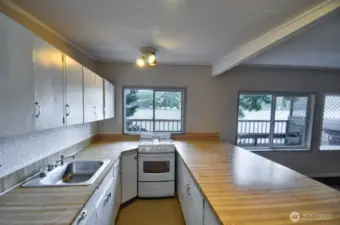 Natural light from all the windows.
