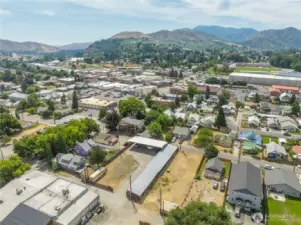 Neighborhood view emphasizing walkability and location benefits