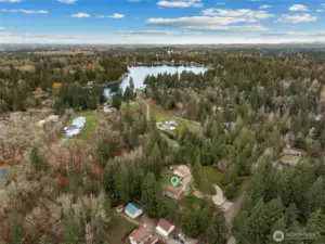 5 Minute walk to Lake Morton