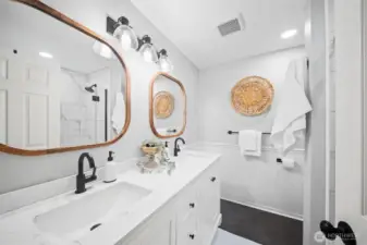Fully updated main bathroom with double sinks and tile shower.