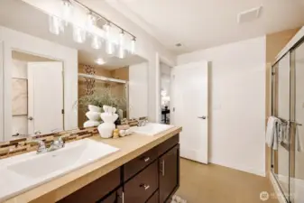 Double-sink ensuite bathroom off the primary