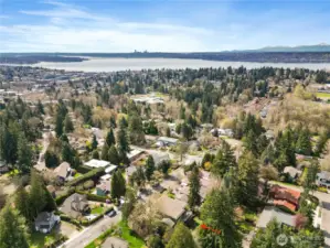 Minutes to downtown Kirkland, highly rated Lake Washington schools & more