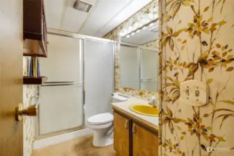 Main bathroom in the hallway.