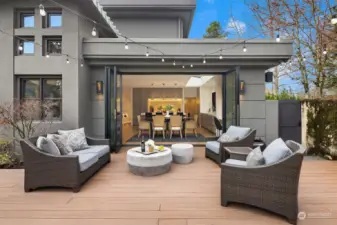 Nanodoors create a seamless indoor outdoor living space.