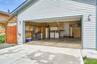 2 car garage. Washer and dryer.