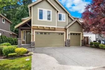 Beautiful Custom Built Home in an amazing neighborhood!
