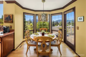 Light and bright eating nook