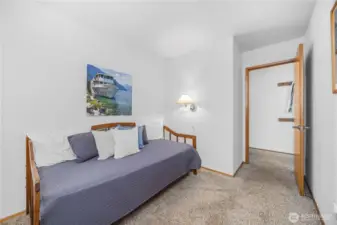 16-7 Guest Bedroom