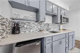 16-8 Kitchenette