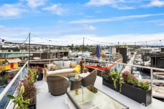 Entertain on your roof deck with a front row seat to all that Lake Union has to offer.