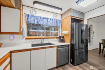 Kitchen - lots of storage