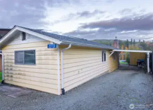 The handy carport is right by the front door.