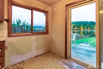 You can see the lake from the dining area!