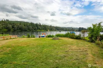 Good size yard back for entertaining!