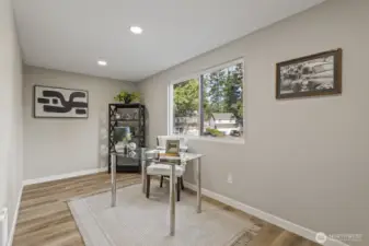 4th bedroom or office space?? You choose!