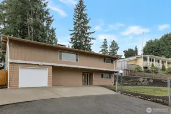 Beautiful 1,970sf 3BR, 2.25BA home in the highly sought-after Issaquah School District!