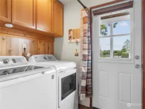 Full-size washer and dryer to wash all your sandy clothes after a day at the ocean!