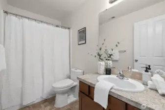 Upstair hallway bath