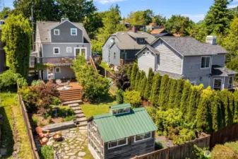 Look at that beautiful landscaping!