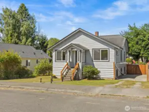1310 Maple awaits its new owner. Perfect for a first-time homeowner or investor.