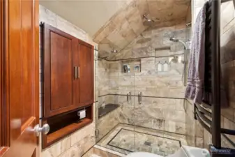 Primary oversized shower w/multiple showerheads