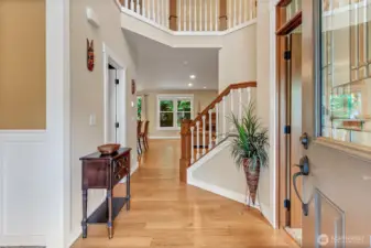 Grand open entryway with vaulted ceiling.