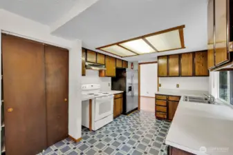 Kitchen Large pantry plenty of room for a table