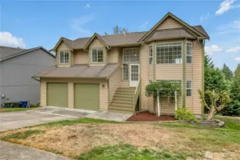 Stately split entry on large lot!