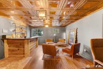 Entertainer’s Dream Bonus Room – Designed as a vintage speakeasy bar, this spacious bonus room showcases a copper-tone tin ceiling and a truly unforgettable atmosphere.