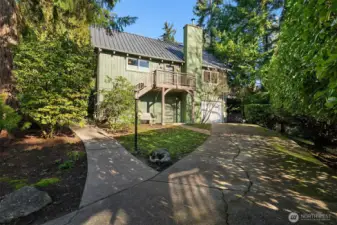 Welcome home to this lovely north end home on Vashon Island. Quiet neighborhood very near car and foot ferries to the city!