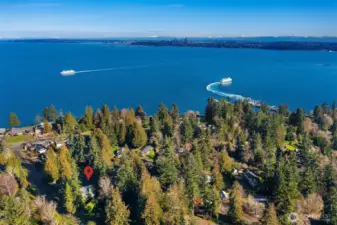 Vashon is truly the heart of Puget Sound with great access to the cities of Seattle & Tacoma, the Olympic and Cascade Mountains and Mount Rainier.