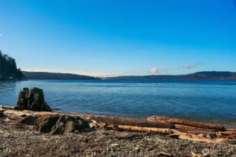 Deeded access to the west-facing beach on Point Vashon. Magical!