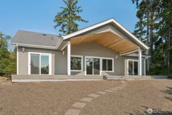 Wood accents enrich the waterfront vibe