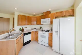 The kitchen! All appliances stay.