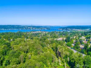 Excellent proximity to Lake Washington