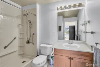 Primary en suite bathroom.