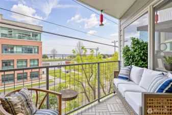 Note Virtually staged deck.