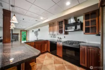 Full second kitchen downstairs