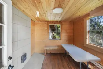 Sauna in Backyard - cozy!