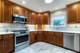 Gas Range & Appliance Garage