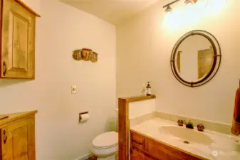 Hall 1/2 bath