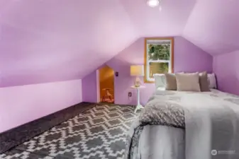 Upper bedroom with adorable secret play area