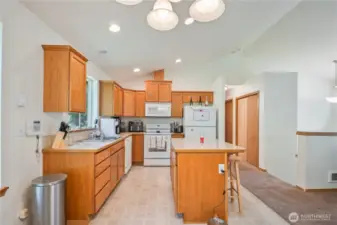 Really nice, clean and spacious kitchen.