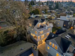 Tucked behind a quiet row of homes, the residence offers a peaceful sense of separation while remaining close to Queen Anne shops, restaurants, and parks—just minutes from downtown, Ballard, Magnolia, and Interbay.