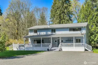 Enough Rooms for the Brady Bunch!