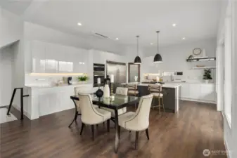 Entertainers Dream Layout w/Space for Everyone