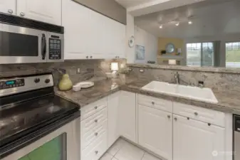 Light and bright open concept kitchen. All appliances included.